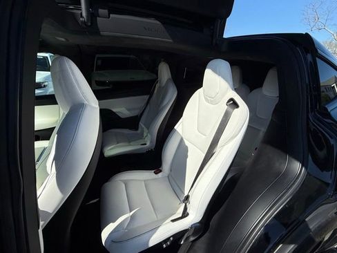Used 2022 Tesla Model X Plaid image 23