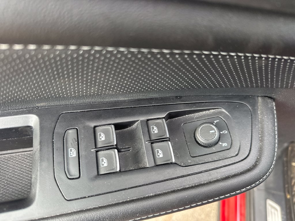 Used 2025 Volkswagen Atlas Cross Sport SE w/ Panoramic Sunroof Package FWD image 42