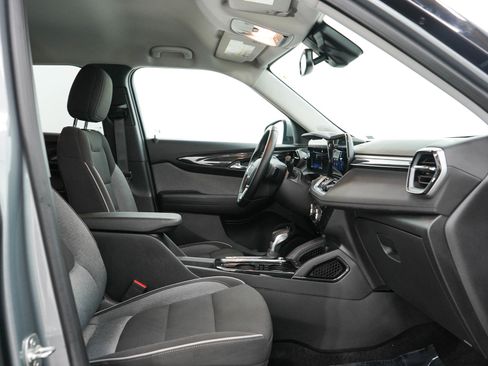 Used 2024 Chevrolet TrailBlazer LT w/ Convenience Package FWD image 11