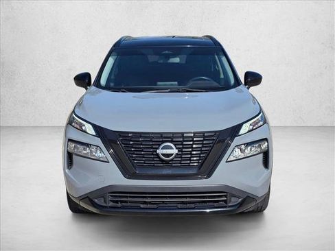 Used 2023 Nissan Rogue SV w/ SV Premium B Package image 2