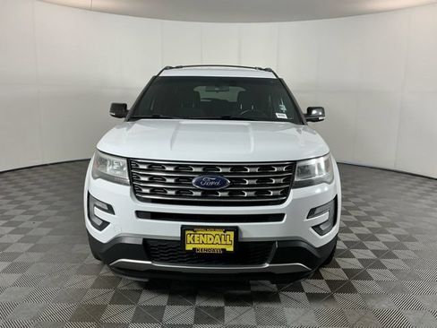 Used 2016 Ford Explorer XLT AWD/4WD image 2