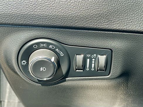 Used 2021 Jeep Compass Latitude w/ Convenience Group AWD/4WD image 16
