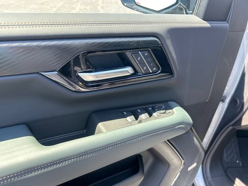 New 2026 GMC Yukon Denali Ultimate AWD/4WD image 16