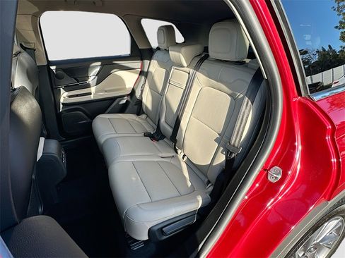 Used 2025 Lincoln Corsair AWD w/ Equipment Group 101A image 24