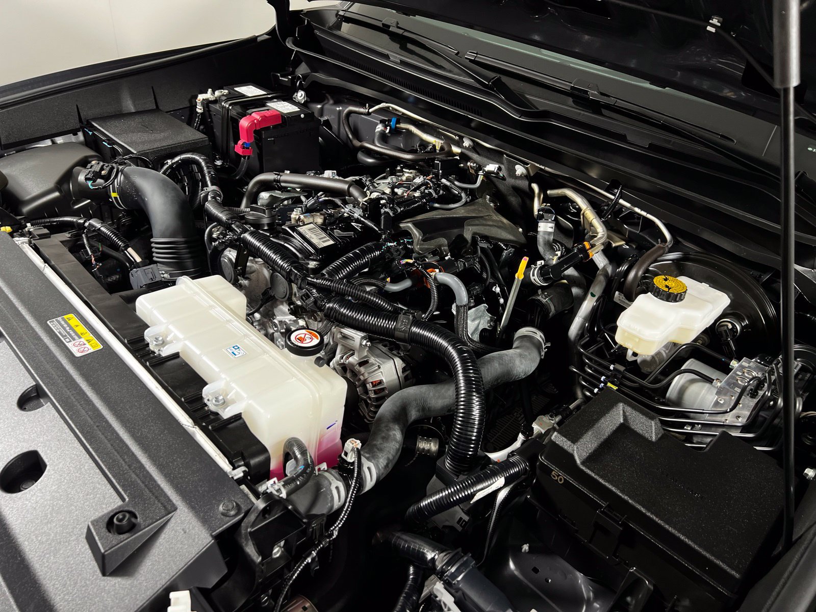 Certified 2025 Toyota Tacoma SR5 AWD/4WD image 11