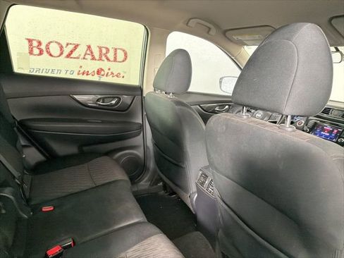 Used 2018 Nissan Rogue SV image 19