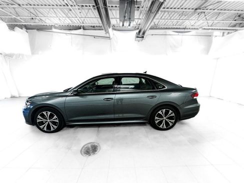Used 2022 Volkswagen Passat 2.0T SE image 3