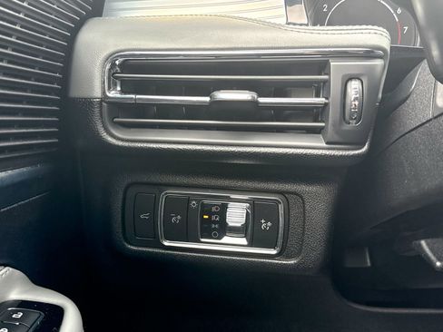 Used 2022 Lincoln Corsair AWD w/ Premium Package image 39