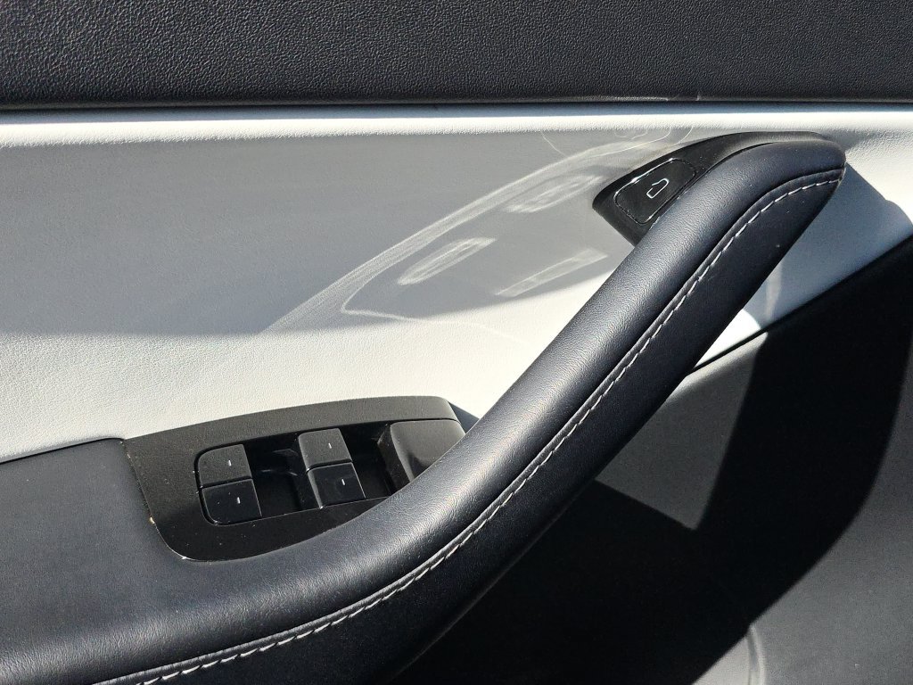 Used 2020 Tesla Model Y Long Range AWD/4WD image 22