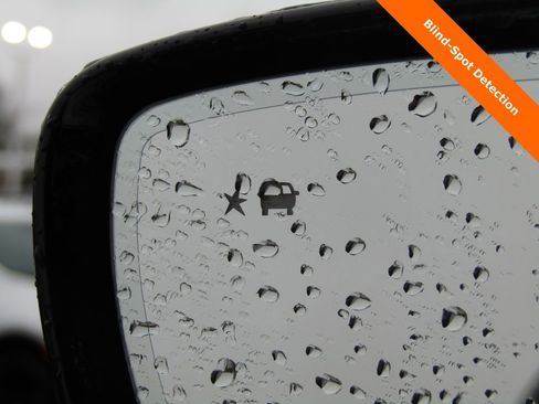 Used 2024 Buick Enclave Essence w/ Sport Touring Edition image 7