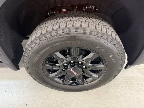 New 2026 GMC Sierra 2500 AT4 image 4