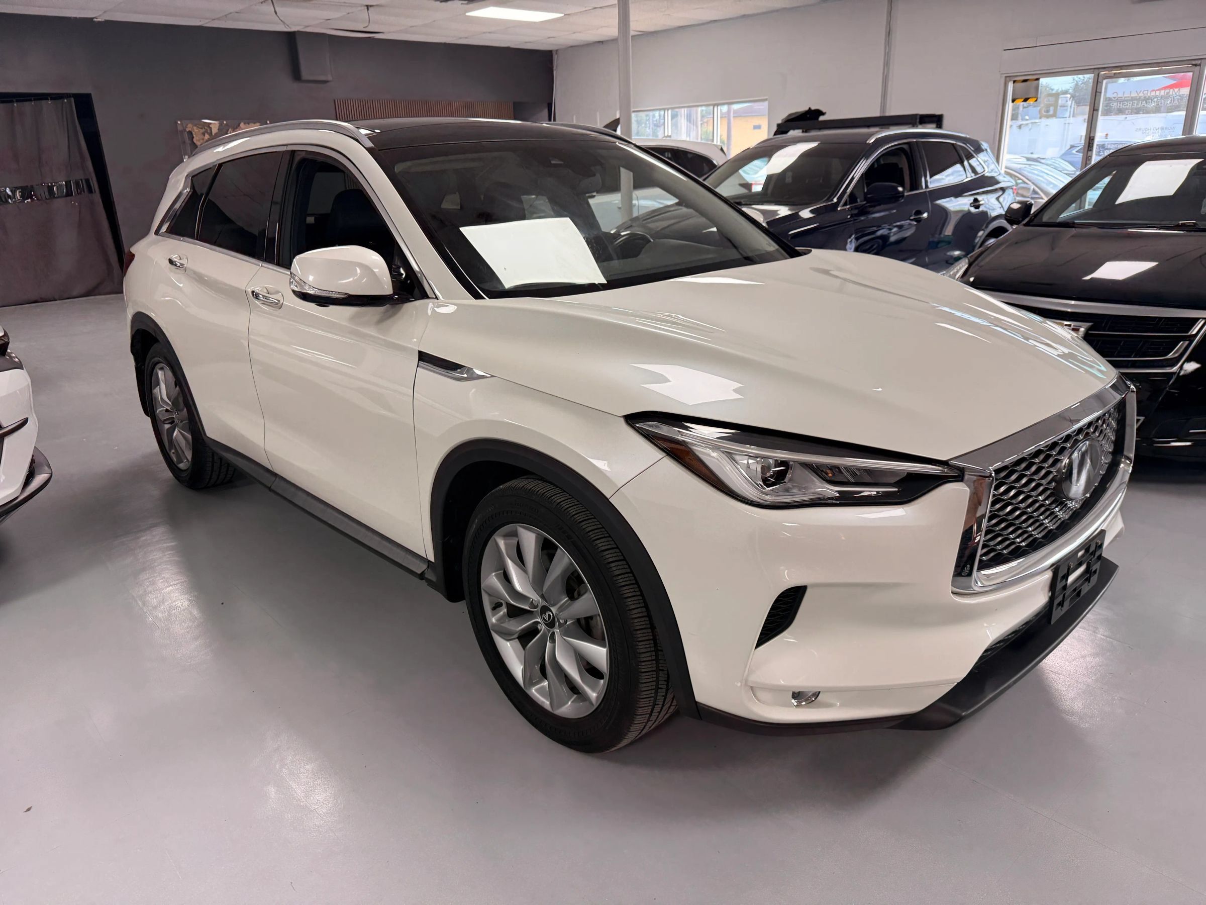 Used 2021 INFINITI QX50 Luxe FWD image 2