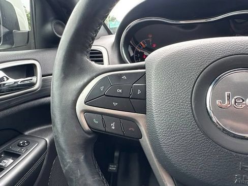 Used 2019 Jeep Grand Cherokee Altitude AWD/4WD image 8