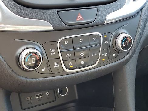 Certified 2019 Chevrolet Equinox LT w/ Driver Convenience Package FWD image 17