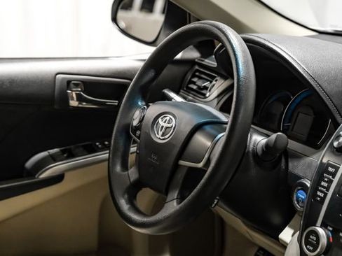 Used 2012 Toyota Camry LE FWD image 18