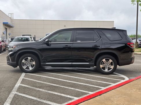 Used 2025 Honda Pilot EX-L image 6