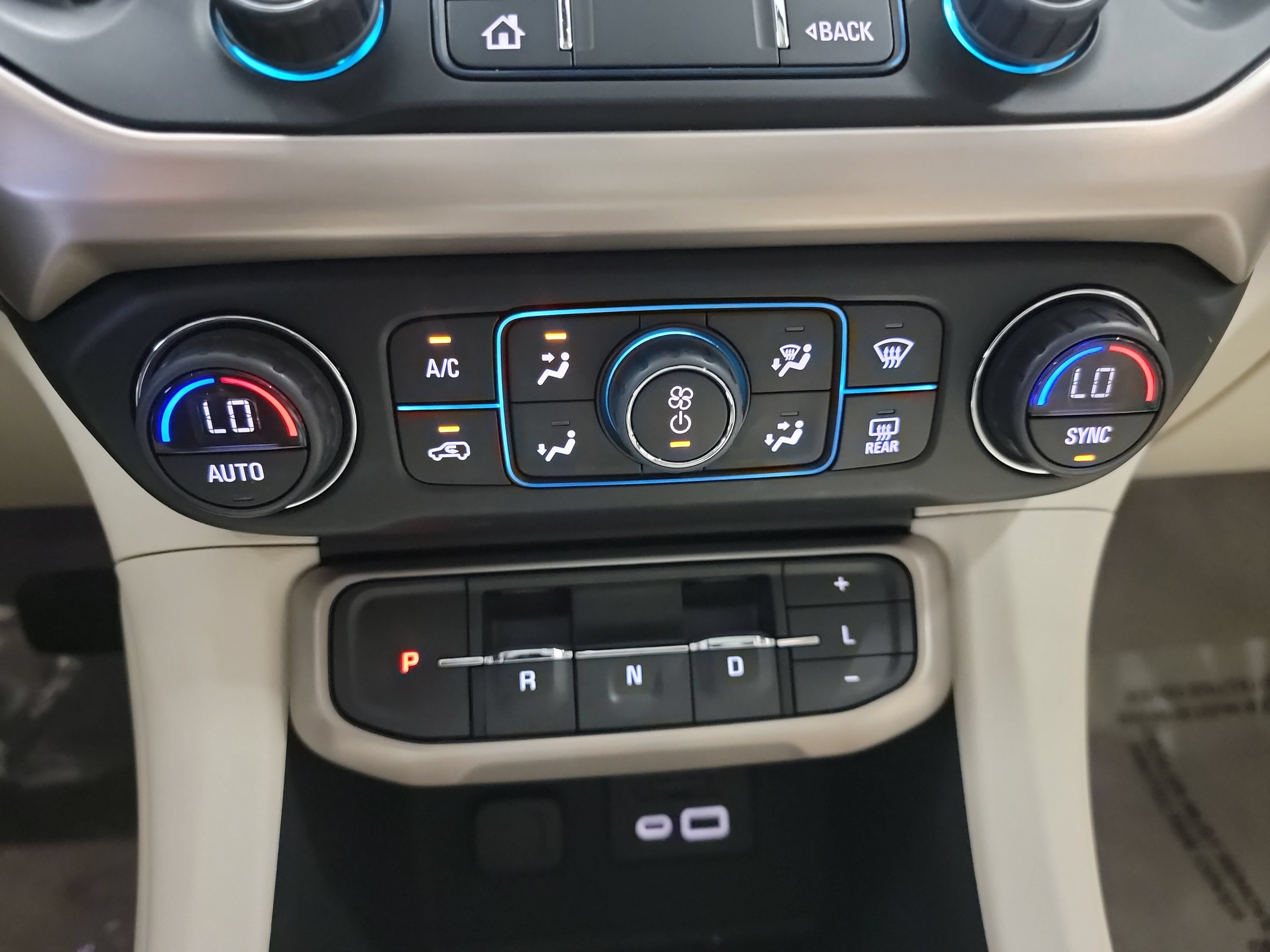 Used 2022 GMC Acadia Denali w/ Denali Ultimate Package AWD/4WD image 21