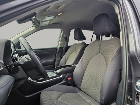 Used 2021 Toyota Highlander LE image 22