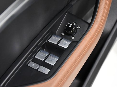 Used 2022 Audi e-tron Premium Plus w/ Premium Plus Package image 19