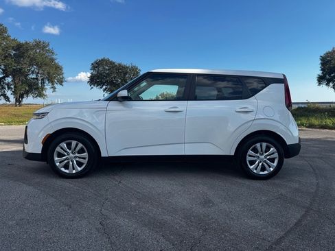Used 2020 Kia Soul LX image 2