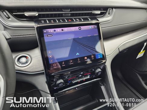 New 2025 Jeep Grand Cherokee Limited w/ Black Appearance Package image 11