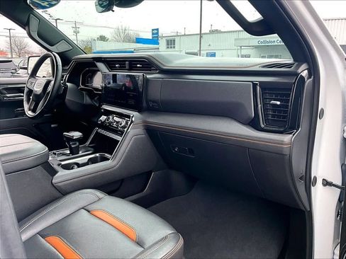 Used 2024 GMC Sierra 1500 AT4 w/ Technology Package AWD/4WD image 21