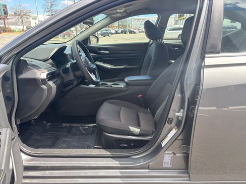 Used 2025 Nissan Altima 2.5 SV FWD image 25