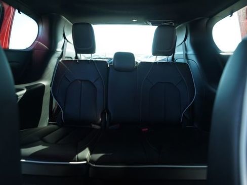 New 2026 Chrysler Pacifica Limited w/ Uconnect Theater Family Group image 26