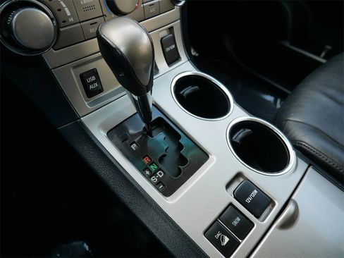 Used 2012 Toyota Highlander SE w/ Tow Pkg image 19