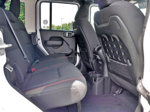 Used 2022 Jeep Wrangler Unlimited Rubicon w/ Cold Weather Group AWD/4WD image 10