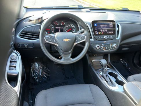 Used 2025 Chevrolet Malibu LT FWD image 17