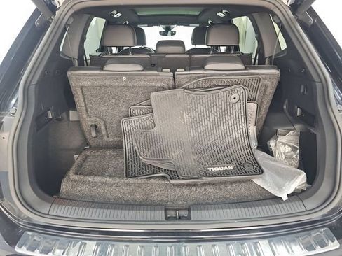 Used 2021 Volkswagen Tiguan SEL Premium R-Line w/ 3rd Row Seat Package AWD/4WD image 12