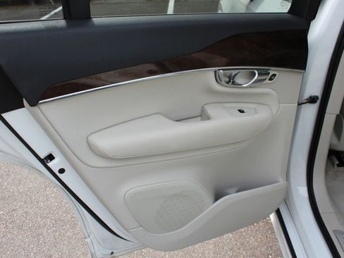 Used 2016 Volvo XC90 T6 Momentum AWD/4WD image 19