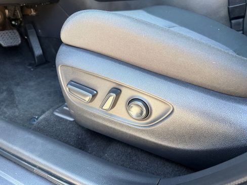Used 2025 Toyota RAV4 XLE AWD/4WD image 22