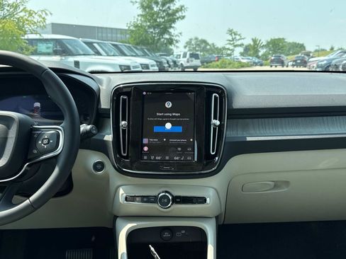 New 2026 Volvo XC40 B5 Ultra w/ Climate Package image 15