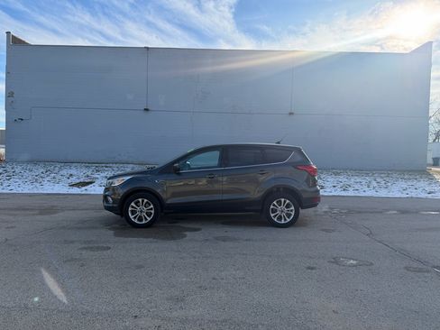 Used 2019 Ford Escape SE image 4