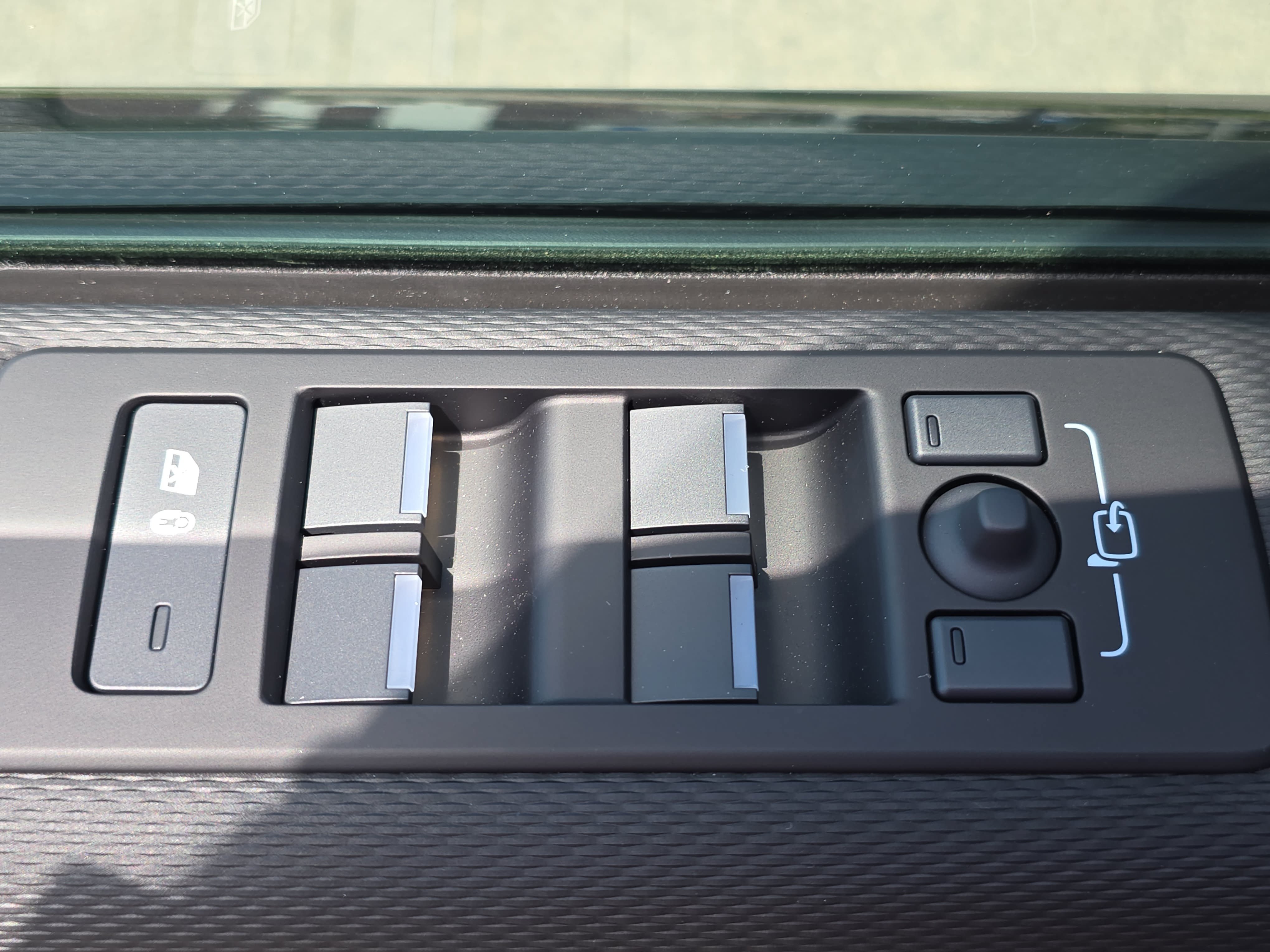 New 2026 Land Rover Discovery Limited Edition AWD/4WD image 28
