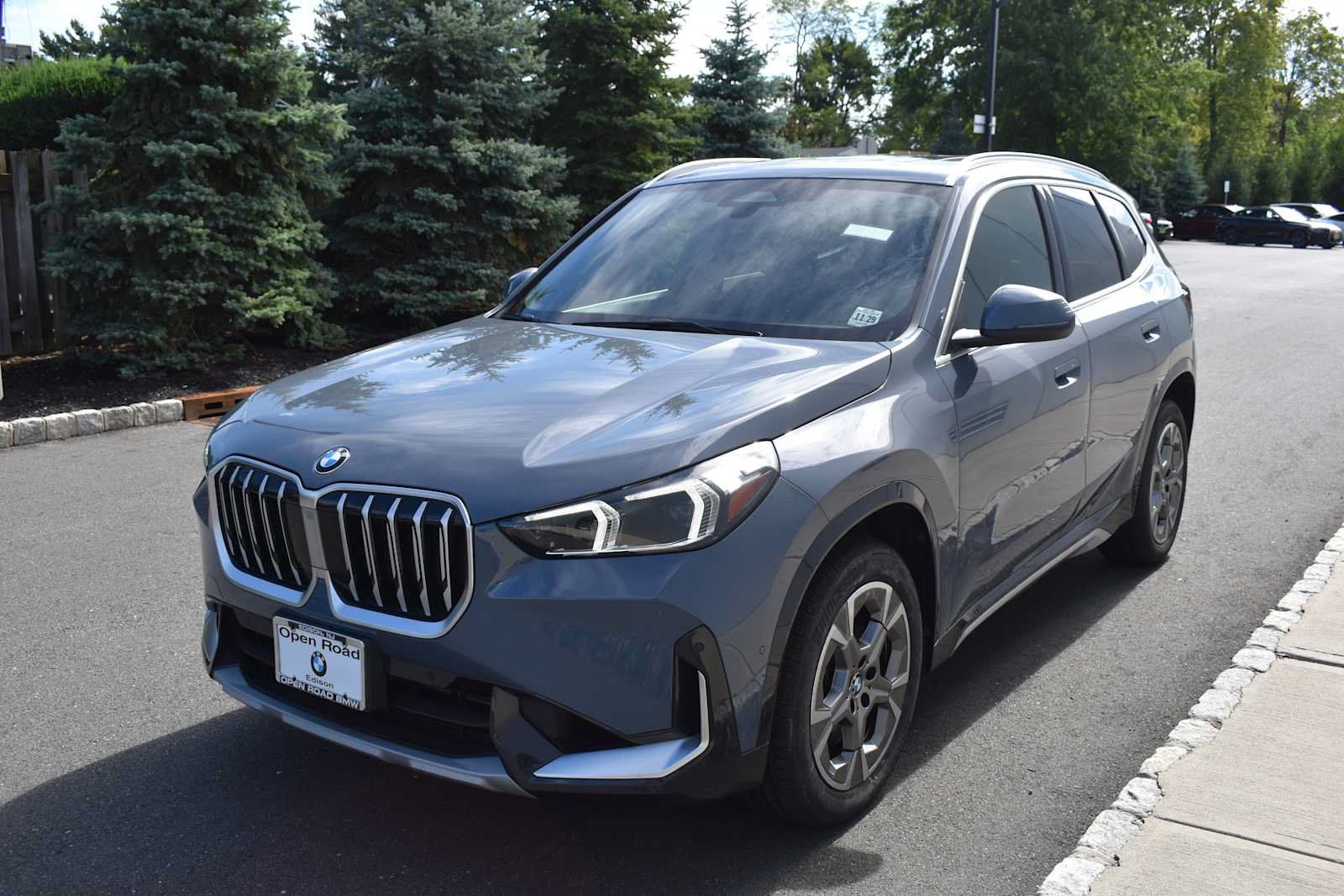 Used 2025 BMW X1 xDrive28i w/ Convenience Package AWD/4WD image 3