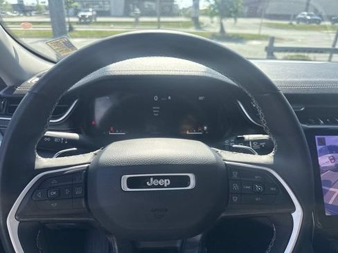 Used 2023 Jeep Grand Cherokee Limited AWD/4WD image 30