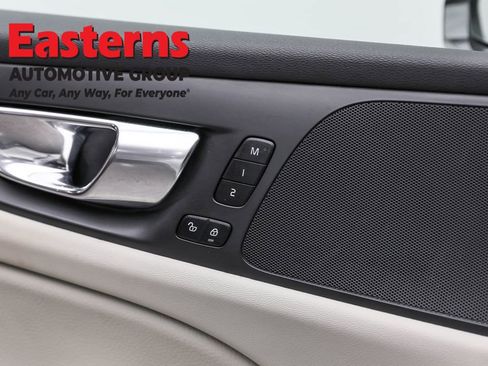 Used 2022 Volvo S60 B5 Momentum image 21