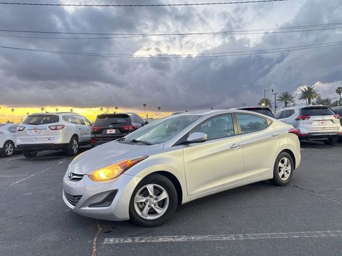 Used 2015 Hyundai Elantra SE FWD image 2