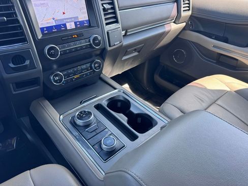 Used 2020 Ford Expedition XLT w/ Equipment Group 202A AWD/4WD image 40