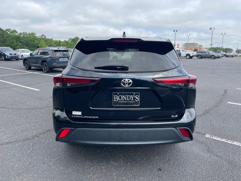 Used 2024 Toyota Highlander XLE FWD image 15