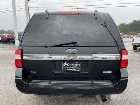 Used 2015 Ford Expedition XLT image 3