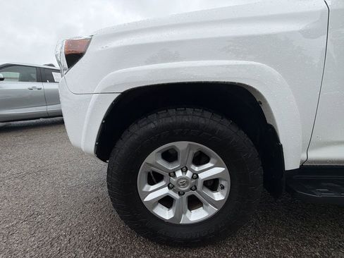 Used 2019 Toyota 4Runner SR5 AWD/4WD image 10