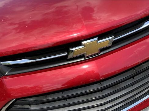 Used 2019 Chevrolet Trax LT w/ LT Convenience Package FWD image 5