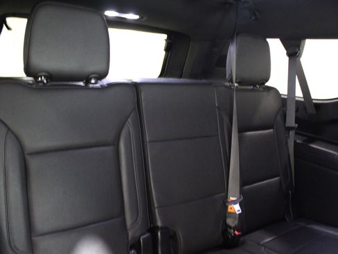 Used 2023 Chevrolet Suburban Z71 image 32