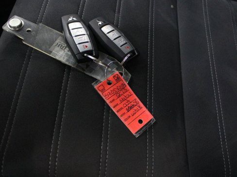 Used 2023 Mitsubishi Outlander SE image 32