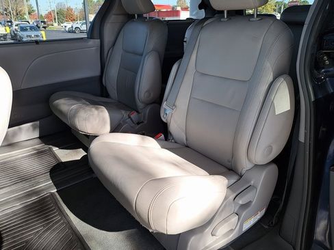 Used 2019 Toyota Sienna XLE Premium image 23