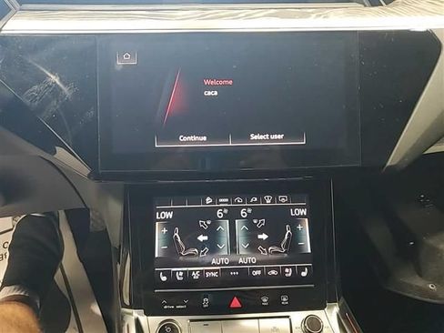 Used 2021 Audi e-tron Prestige w/ Prestige Package AWD/4WD image 8